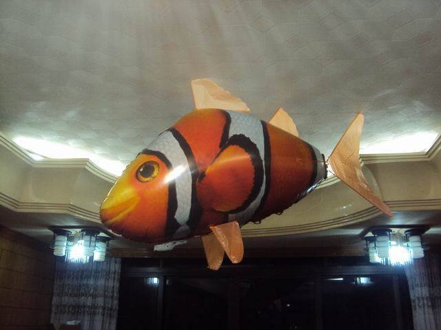 Air Swimming Fish Balloon Toy - RC Inflatable Shark/Clown Fish with Infrared Control